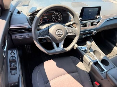 Used 2025 Nissan Altima 2.5 SV FWD image 18