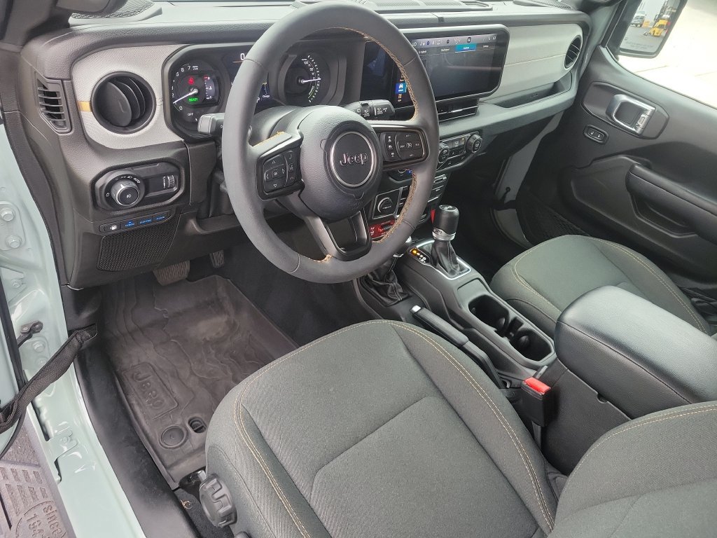 Used 2024 Jeep Wrangler Unlimited AWD/4WD image 11