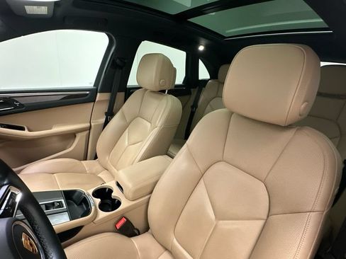 Used 2022 Porsche Macan AWD/4WD image 9