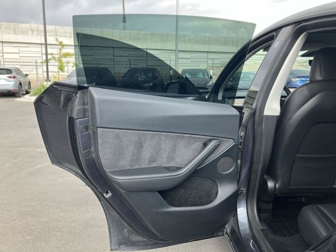 Used 2023 Tesla Model Y Performance AWD/4WD image 14