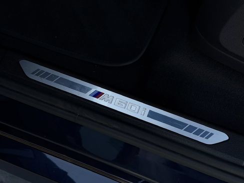 Used 2023 BMW X7 M60i AWD/4WD image 16