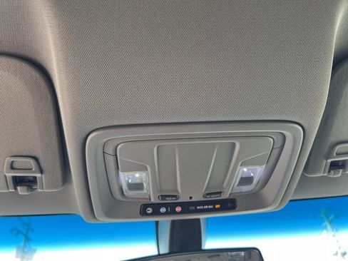 Used 2020 Chevrolet Silverado 1500 Custom w/ Custom Value Package image 17