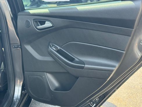 Used 2017 Ford Focus SEL w/ Cold Weather Package image 17