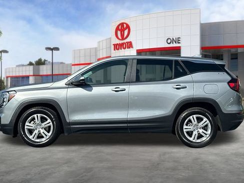 Used 2024 GMC Terrain SLE FWD image 8