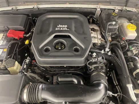 Used 2019 Jeep Wrangler Unlimited Sahara image 27