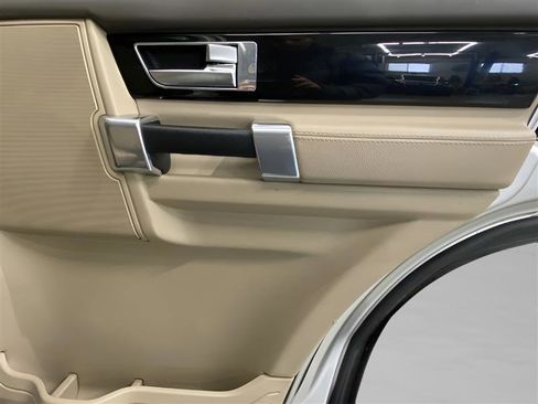Used 2016 Land Rover LR4 HSE image 13