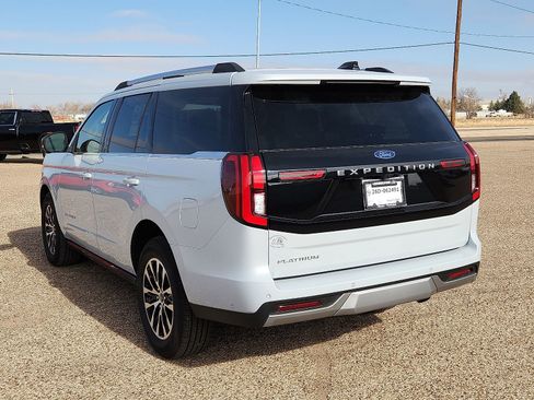 Used 2025 Ford Expedition Platinum image 3