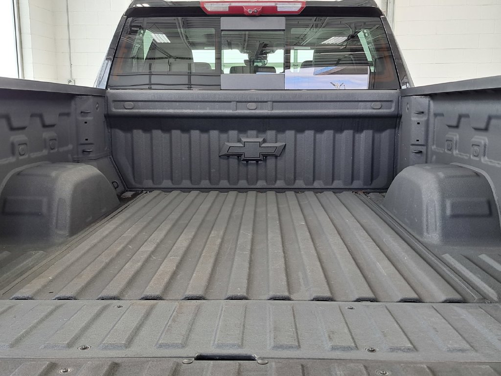 Used 2025 Chevrolet Silverado 1500 LTZ w/ LTZ Premium Package AWD/4WD image 32