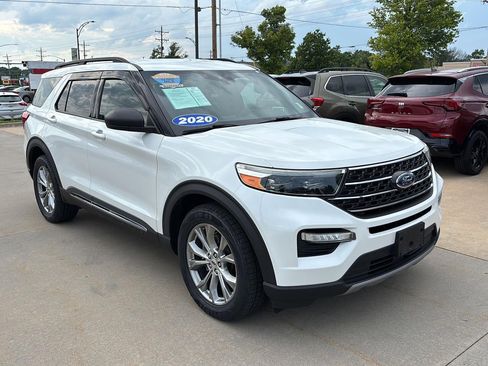 Used 2020 Ford Explorer XLT w/ Equipment Group 202A AWD/4WD image 1