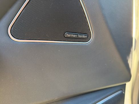 Used 2024 Maserati Levante GT Ultima image 16