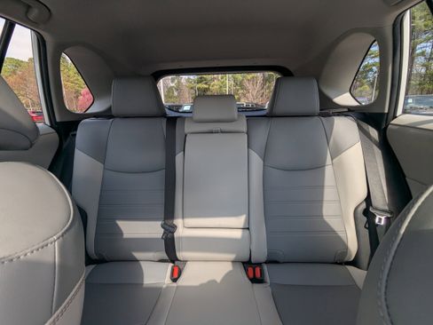 Used 2023 Toyota RAV4 XLE Premium image 10