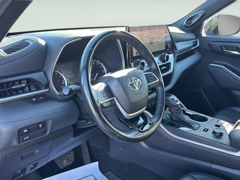 Used 2023 Toyota Highlander XSE image 22