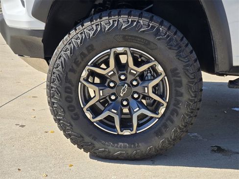 Used 2026 Chevrolet Colorado ZR2 w/ Technology Package image 16