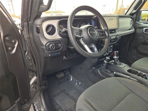 Used 2024 Jeep Wrangler Sahara image 23