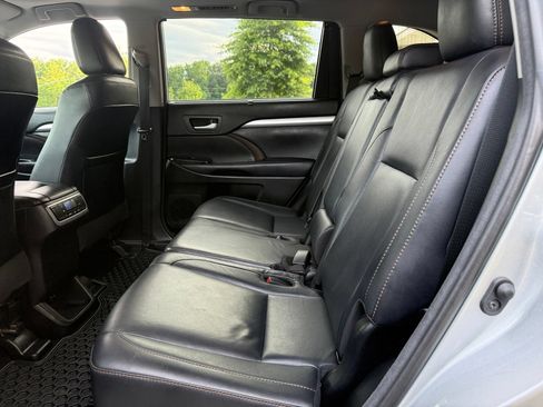 Used 2018 Toyota Highlander XLE AWD/4WD image 38