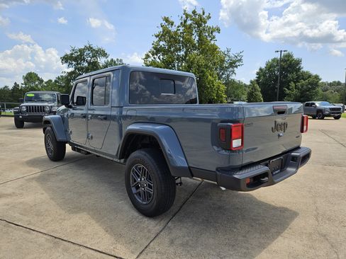 New 2026 Jeep Gladiator Sport AWD/4WD image 4