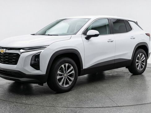 Used 2025 Chevrolet Equinox LT image 3