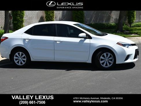 Used 2016 Toyota Corolla LE FWD image 3