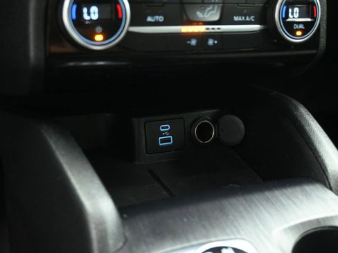 Used 2021 Ford Escape SE image 18