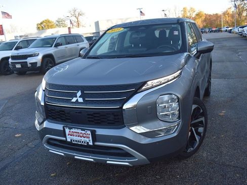 Used 2023 Mitsubishi Outlander SE image 12
