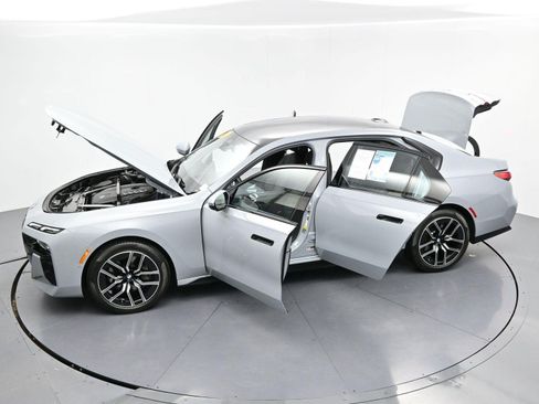 Used 2024 BMW 740i xDrive w/ Premium Package AWD/4WD image 48