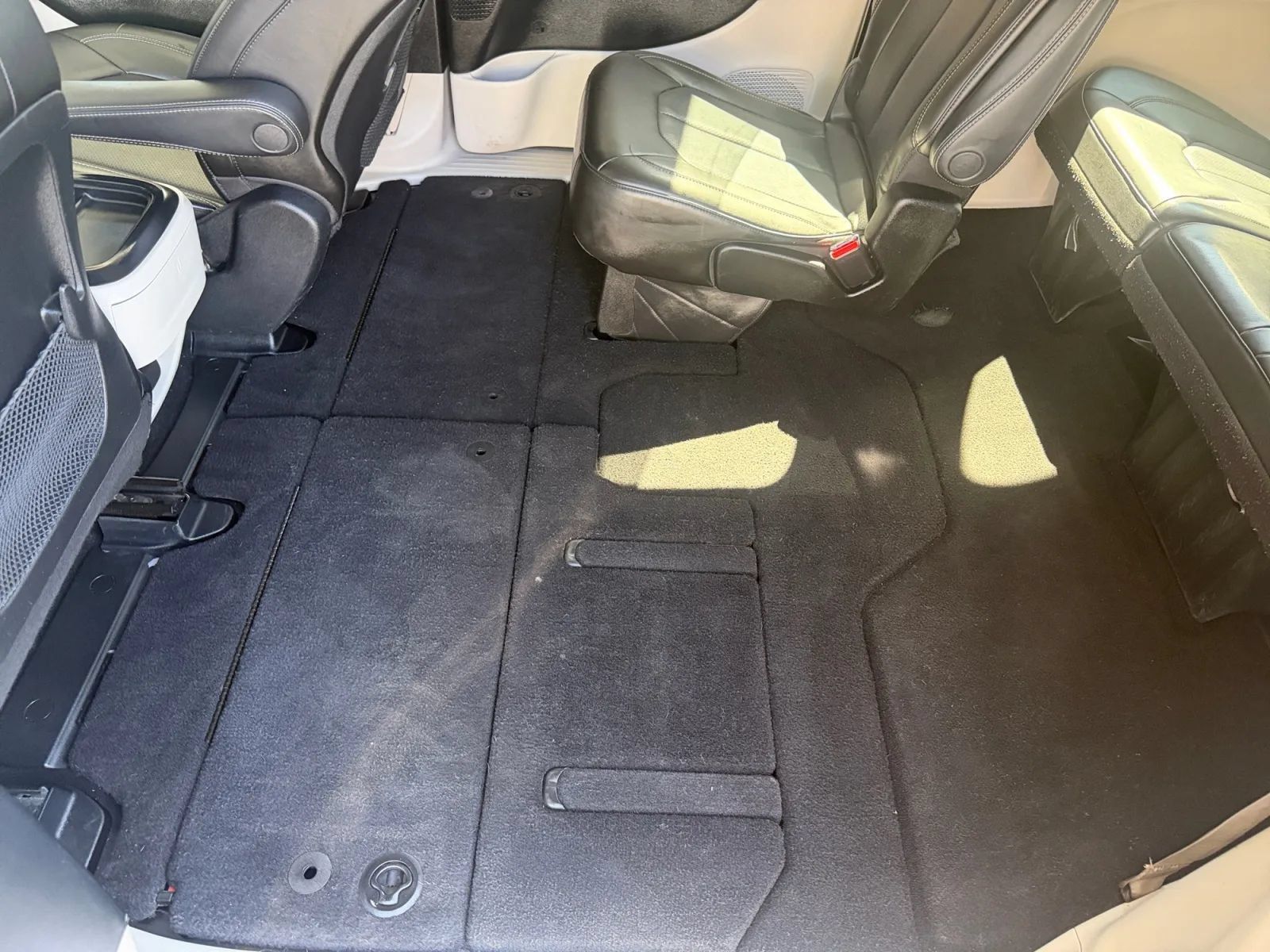 Used 2020 Chrysler Voyager Lxi FWD image 20