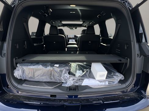New 2026 INFINITI QX80 Autograph w/ Premium Cargo Package image 10