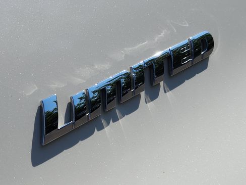 Used 2015 Toyota 4Runner Limited AWD/4WD image 23
