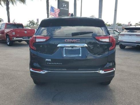 Used 2022 GMC Terrain SLT w/ Tech Package FWD image 6