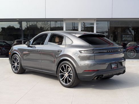 Certified 2025 Porsche Cayenne Coupe image 3