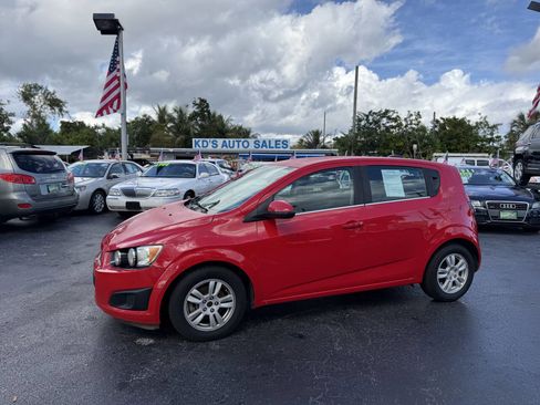 Used 2015 Chevrolet Sonic LT FWD image 3
