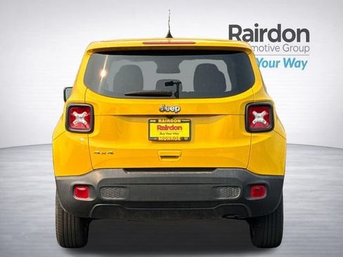 Used 2023 Jeep Renegade Latitude AWD/4WD image 5