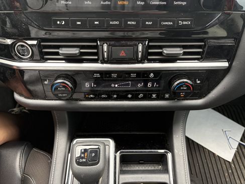 Used 2024 Nissan Pathfinder SL w/ SL Premium Package FWD image 6
