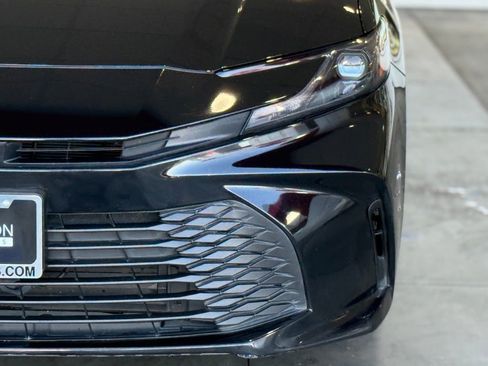 Used 2025 Toyota Camry LE image 5