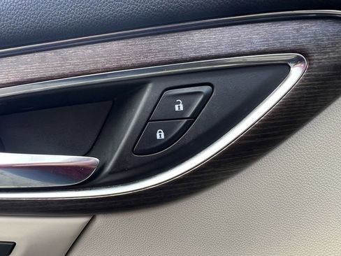 Used 2023 Buick Envision Avenir AWD/4WD image 12