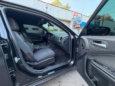 Used 2015 Dodge Charger SE w/ Sport Appearance Group RWD image 43