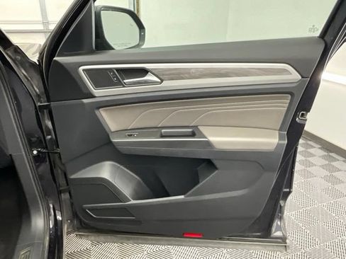 Used 2023 Volkswagen Atlas Cross Sport SE FWD image 16