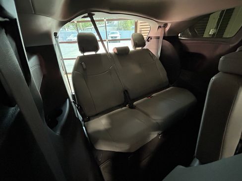 Used 2025 Toyota Sienna XLE FWD image 6