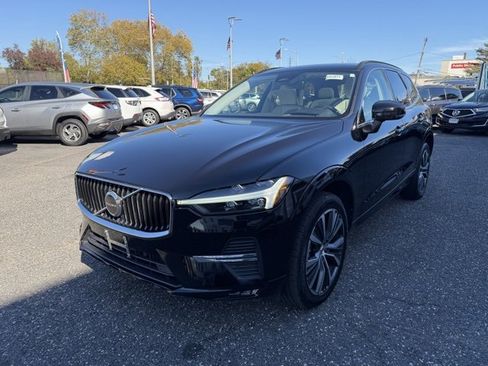 Certified 2022 Volvo XC60 B5 Momentum w/ Climate Package image 6