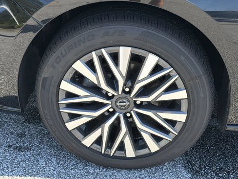 Used 2024 Nissan Altima 2.5 SV AWD/4WD image 30