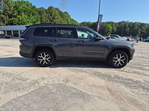 Used 2025 Jeep Grand Cherokee L Limited w/ Luxury Tech Group II AWD/4WD image 2