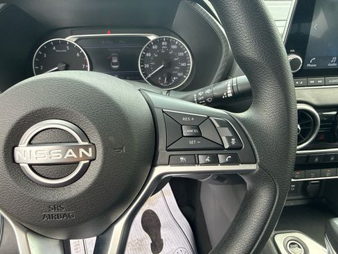 Used 2025 Nissan Sentra SV FWD image 17