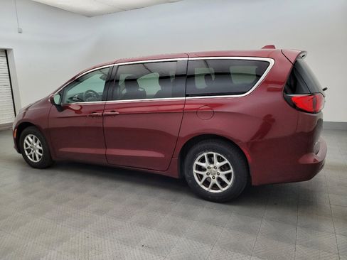 Used 2017 Chrysler Pacifica Touring FWD image 3