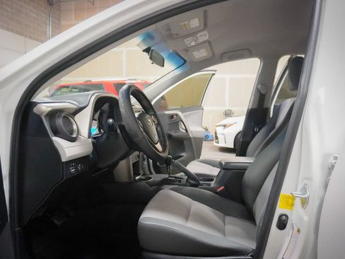 Used 2014 Toyota RAV4 LE AWD/4WD image 8