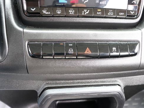 Used 2025 RAM ProMaster 2500 w/ Convenience Group FWD image 23