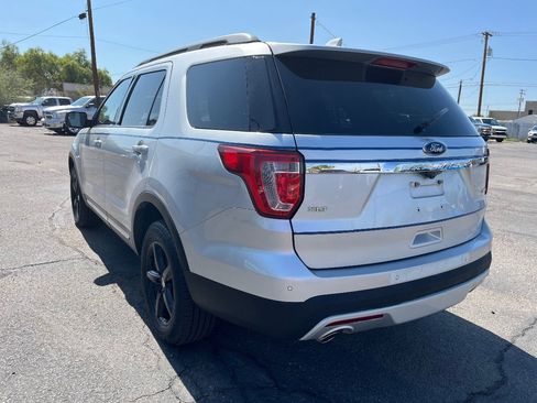 Used 2016 Ford Explorer XLT AWD/4WD image 7