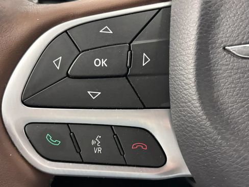 Used 2017 Chrysler Pacifica Limited w/ UConnect Theater Package FWD image 53
