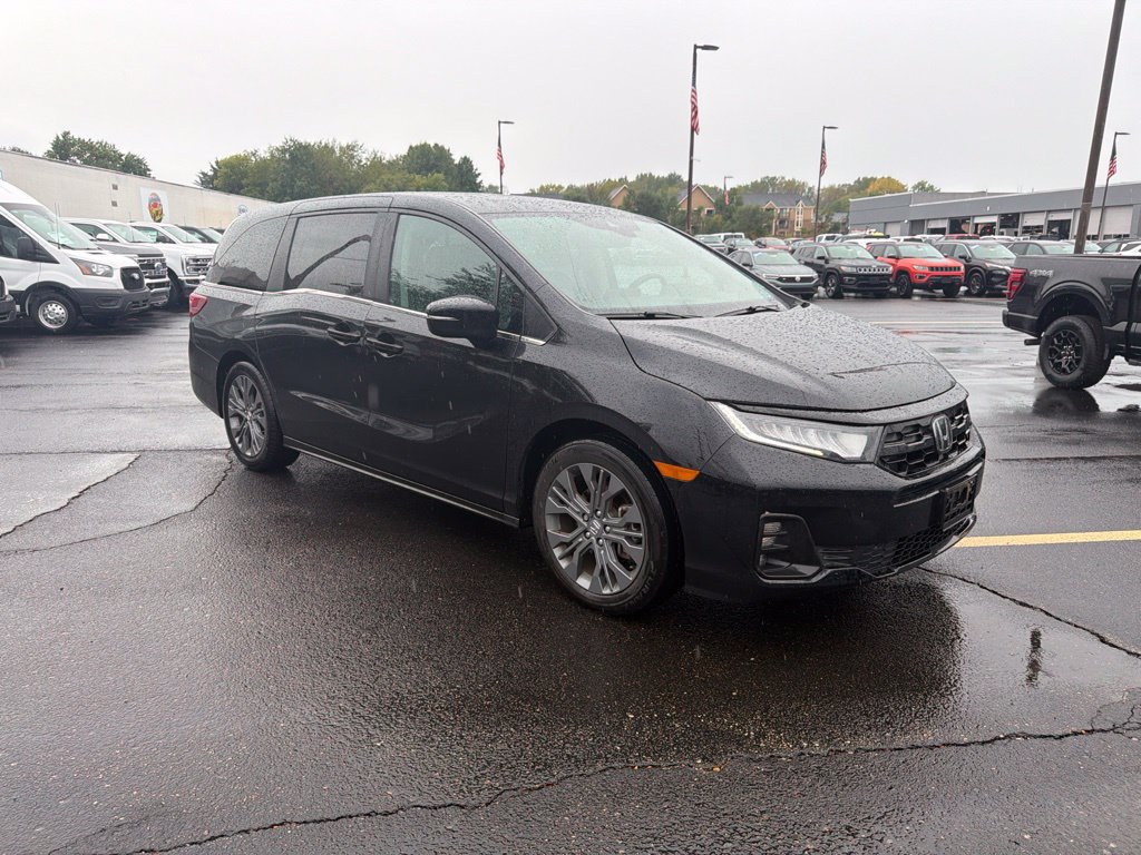 Used 2025 Honda Odyssey Touring image 3