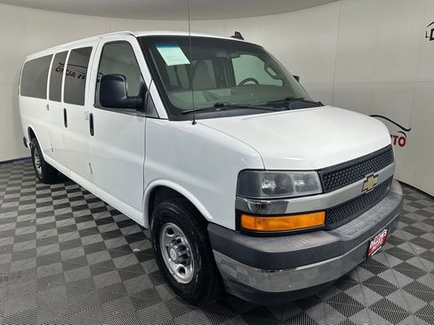 Used 2017 Chevrolet Express 3500 LT w/ LT Preferred Equipment Group RWD image 8