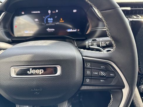 Used 2023 Jeep Grand Cherokee Altitude AWD/4WD image 25